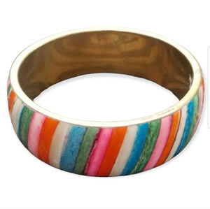 1970S VINTAGE RAINBOW DYED BOVINE BONE & BRASS BANGLE BRACELET